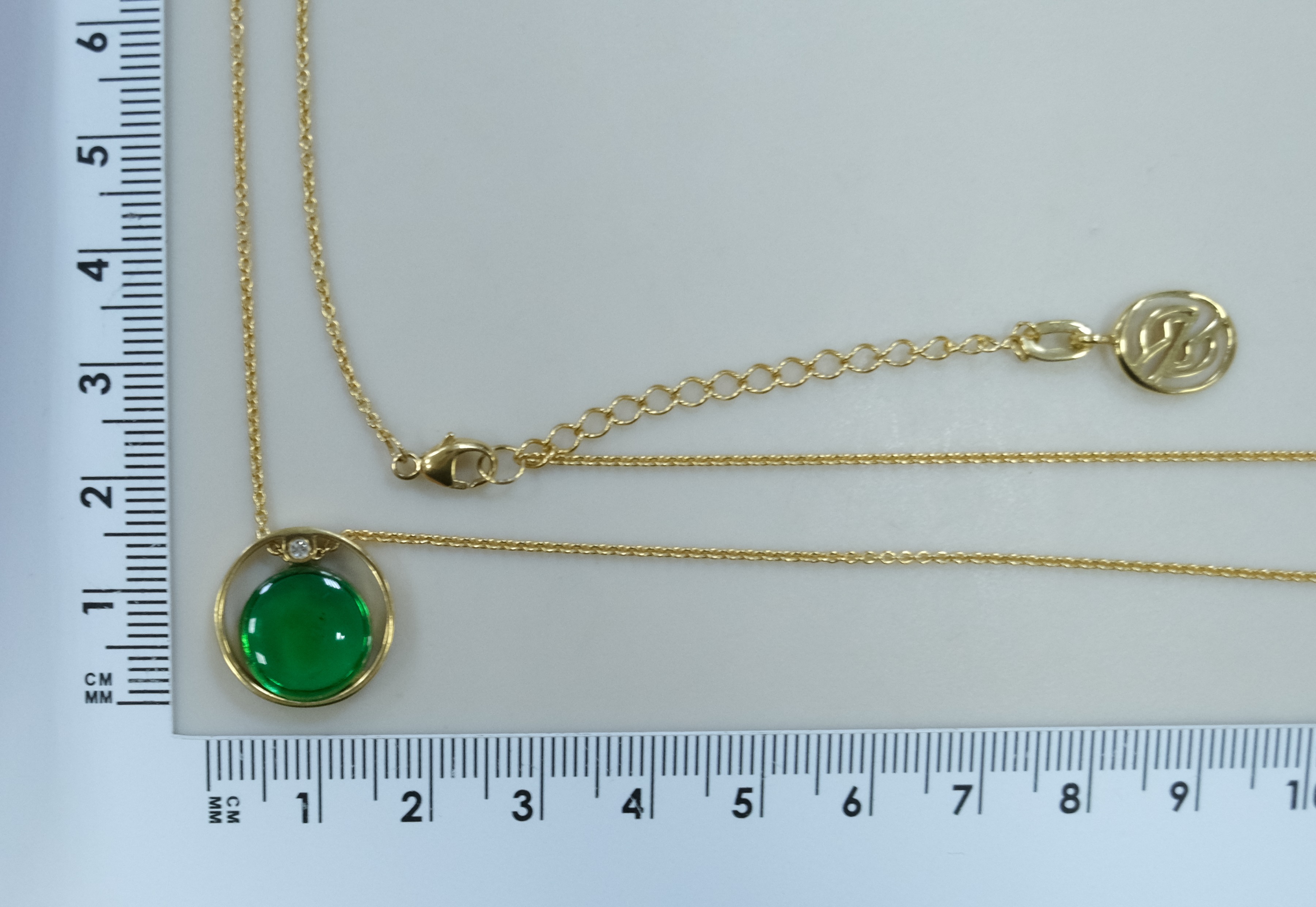 Серебряное колье с зеленым янтарем
